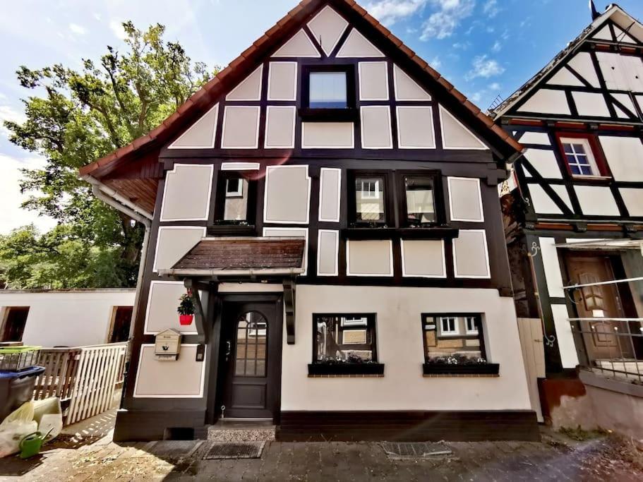 Fachwerkhaus Mitten In Der Altstadt - Ferien In Rotenburg 로텐부르크안데어풀다 외부 사진