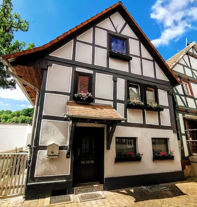Fachwerkhaus Mitten In Der Altstadt - Ferien In Rotenburg 로텐부르크안데어풀다 외부 사진